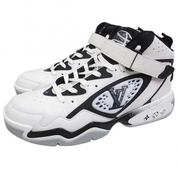 Authentic Louis Vuitton trainer 2 white/Blk. Box & dust bag included LV size 10 - Picture 2 of 5